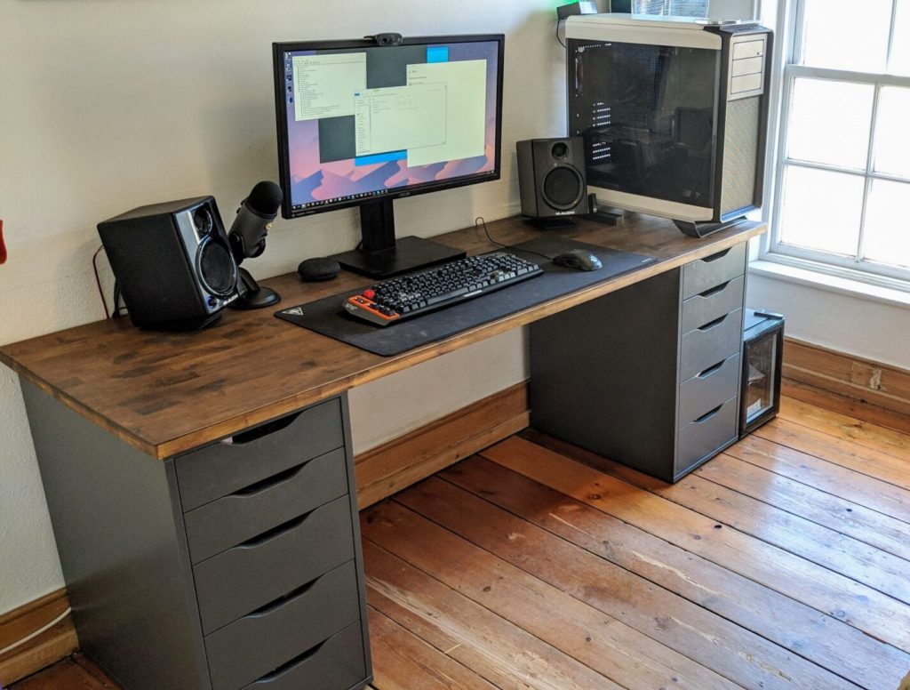 Next level gaming desk set-up - IKEA