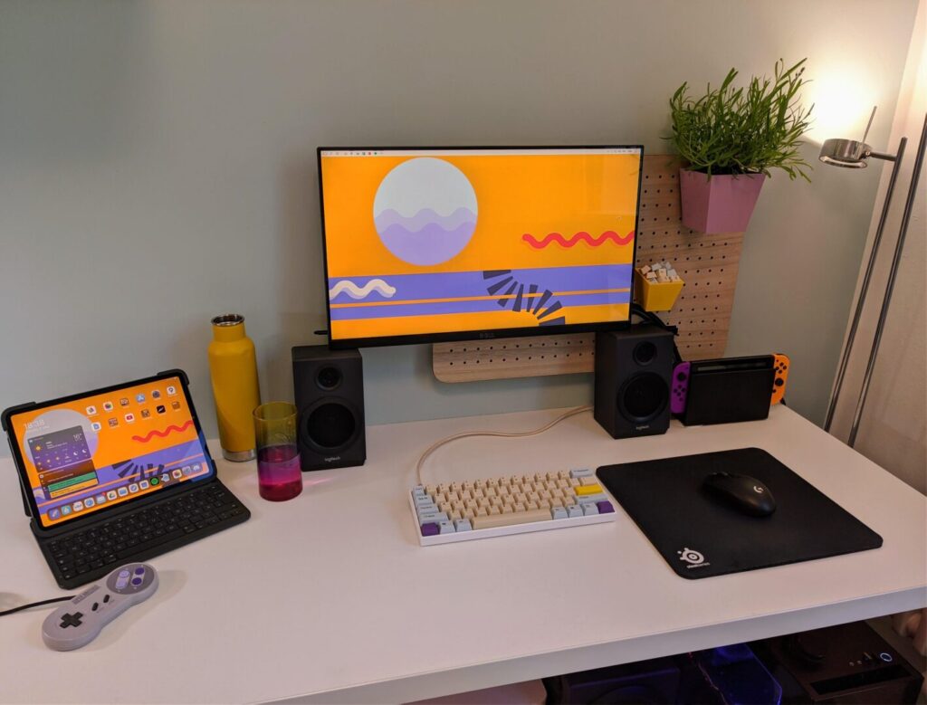 What accessories could I add to my desk? : r/battlestations